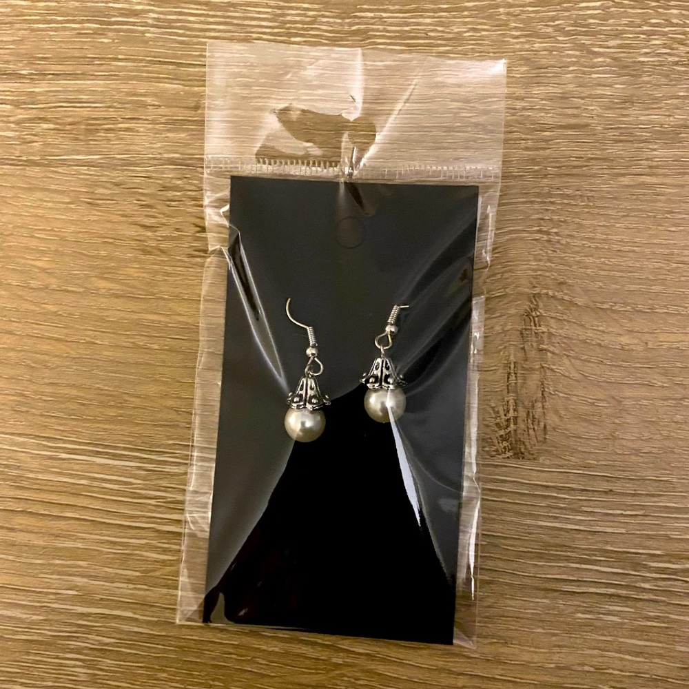 ❤️ 2/$18 Harriet Ave Jewels Silver Pearls